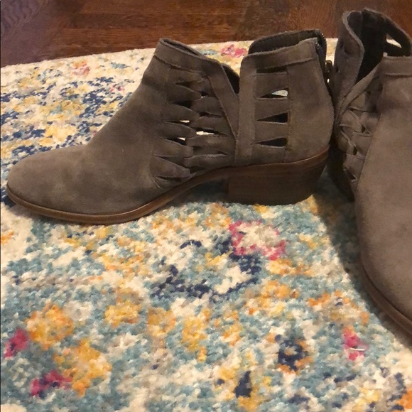 Cut out booties - Picture 2 of 5